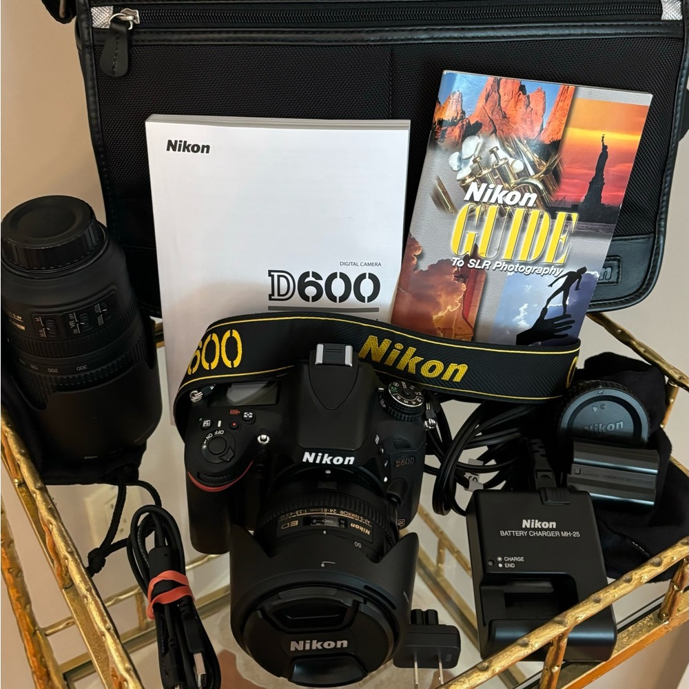 Nikon D600 camera with carrying case and original charger